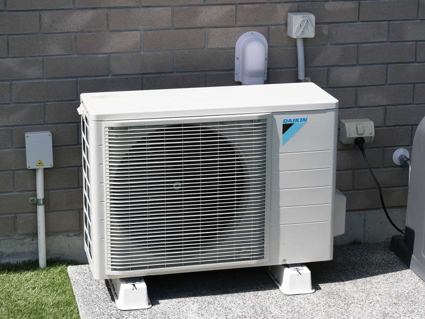 Ductless Heat Pump Contractors vs HVAC Company: Key Differences